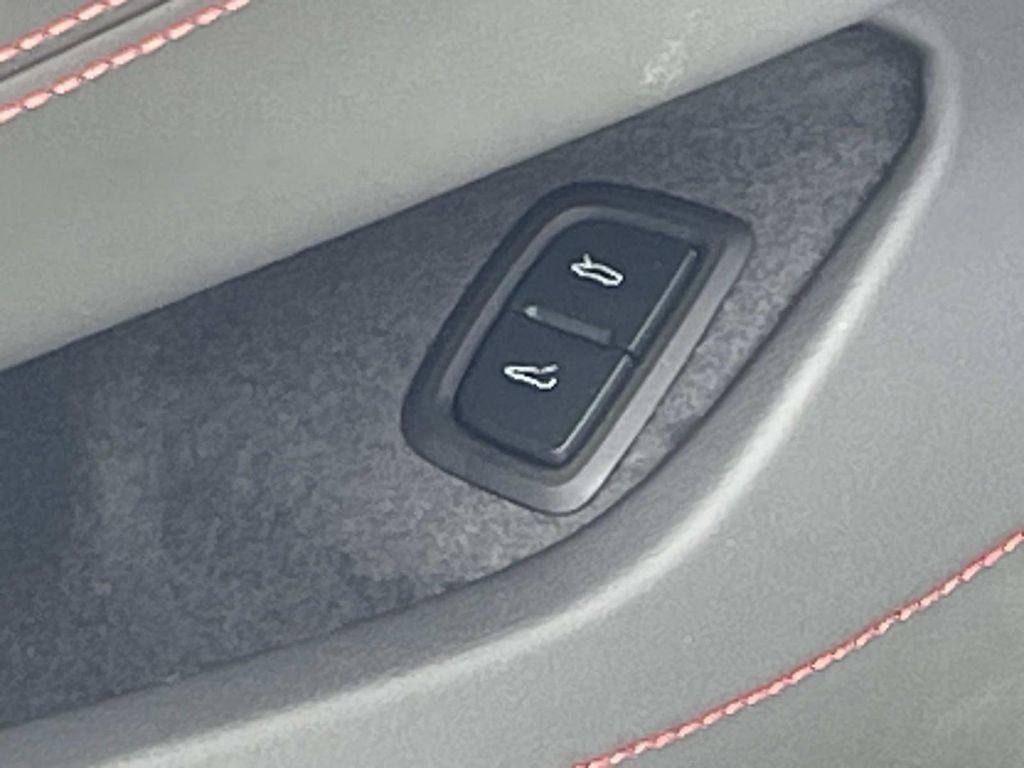 Used 2024 Chevrolet Corvette Stingray Preferred Cpe w/ 2LT image 17