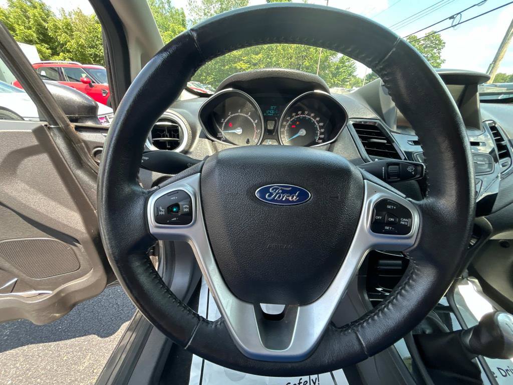 Used 2015 Ford Fiesta SE image 23