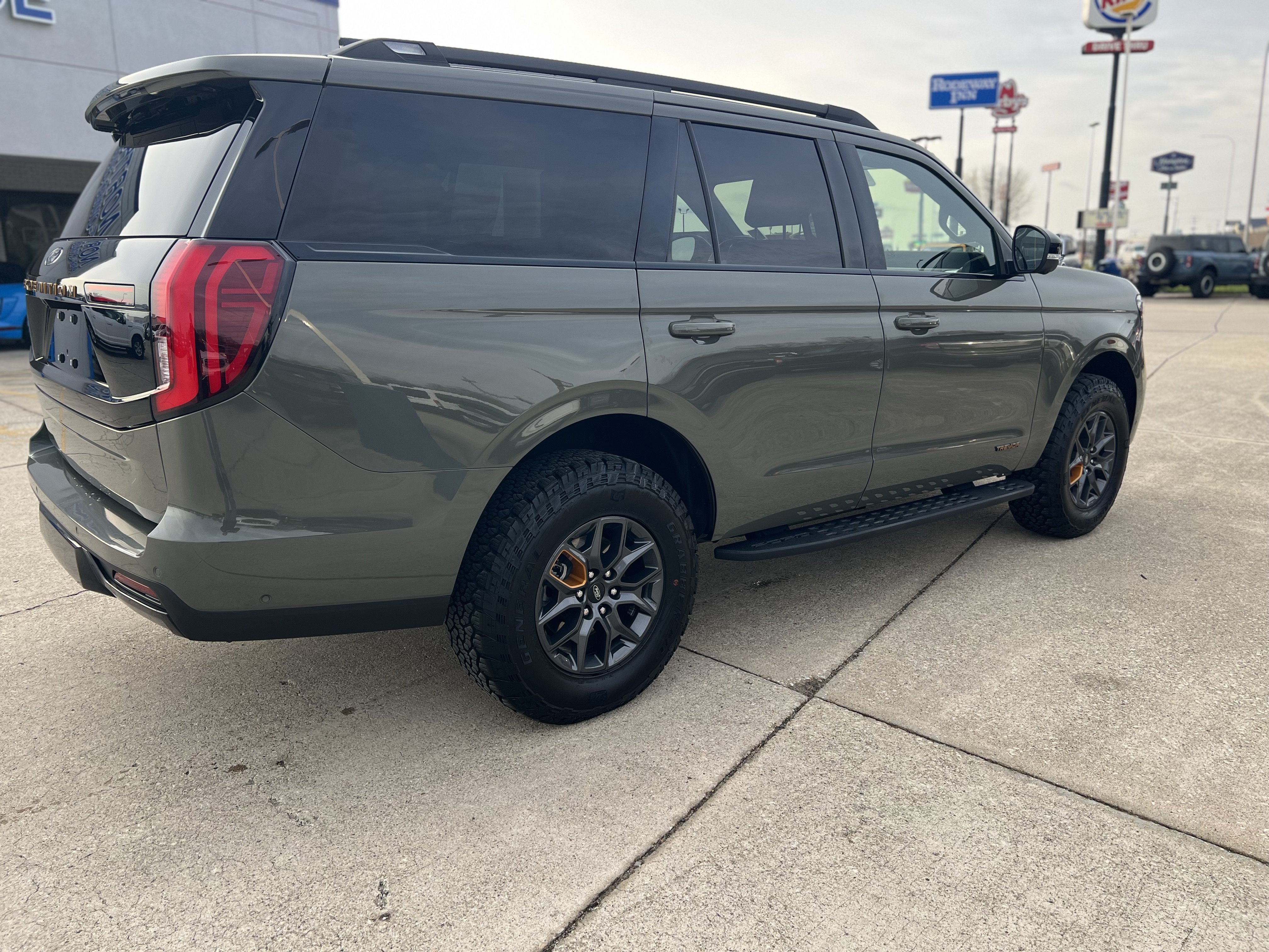 Used 2025 Ford Expedition Tremor AWD/4WD image 6