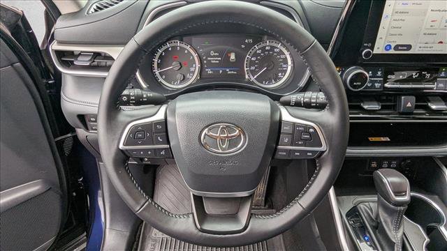 Used 2024 Toyota Highlander XLE AWD/4WD image 13