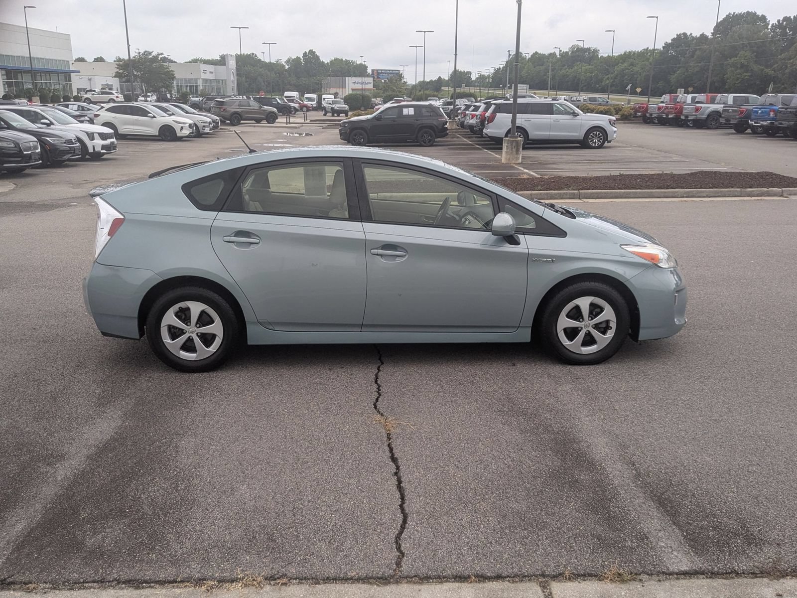 Used 2015 Toyota Prius Two FWD image 2