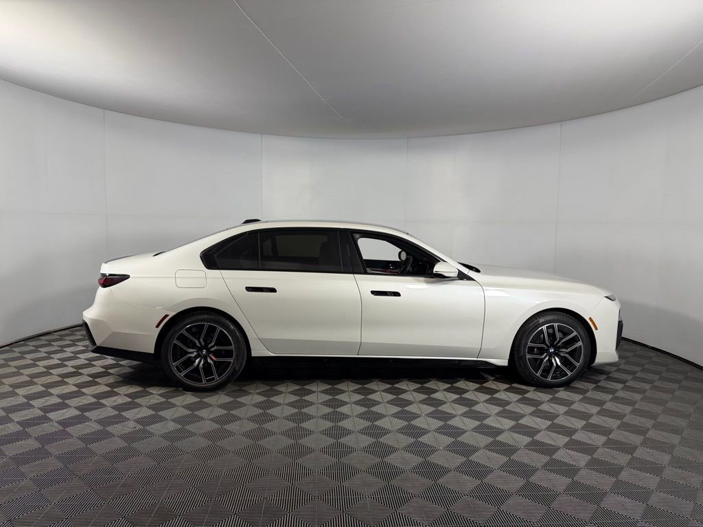 Used 2023 BMW 740i w/ Executive Package image 4