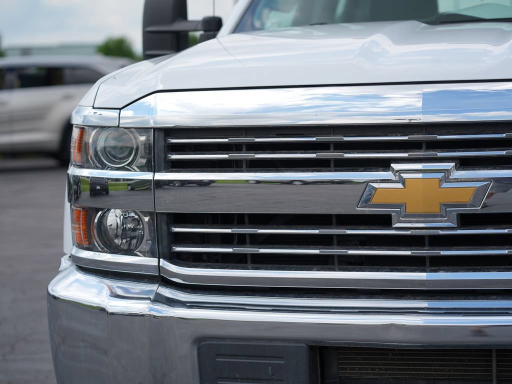 Used 2018 Chevrolet Silverado 3500 W/T AWD/4WD image 9