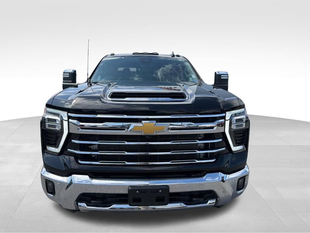 Used 2024 Chevrolet Silverado 3500 LTZ w/ LTZ Plus Package image 9
