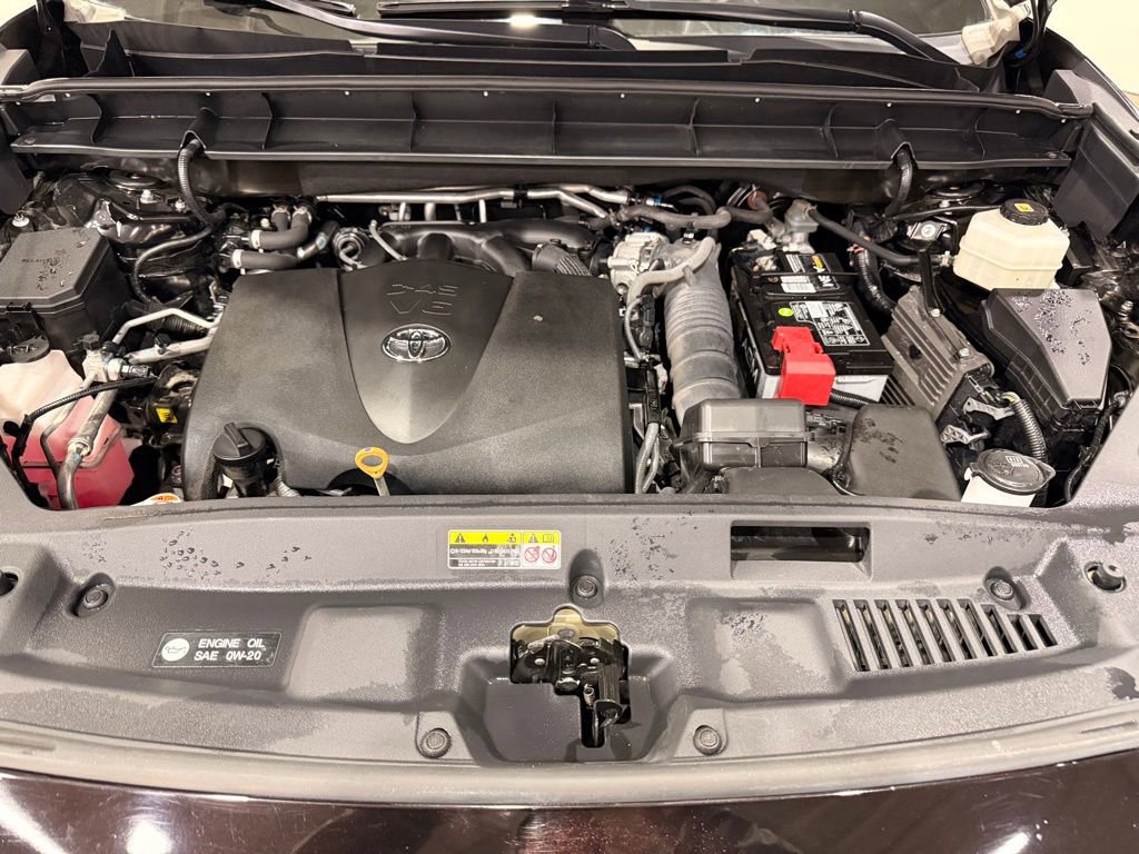 Used 2020 Toyota Highlander XLE image 6