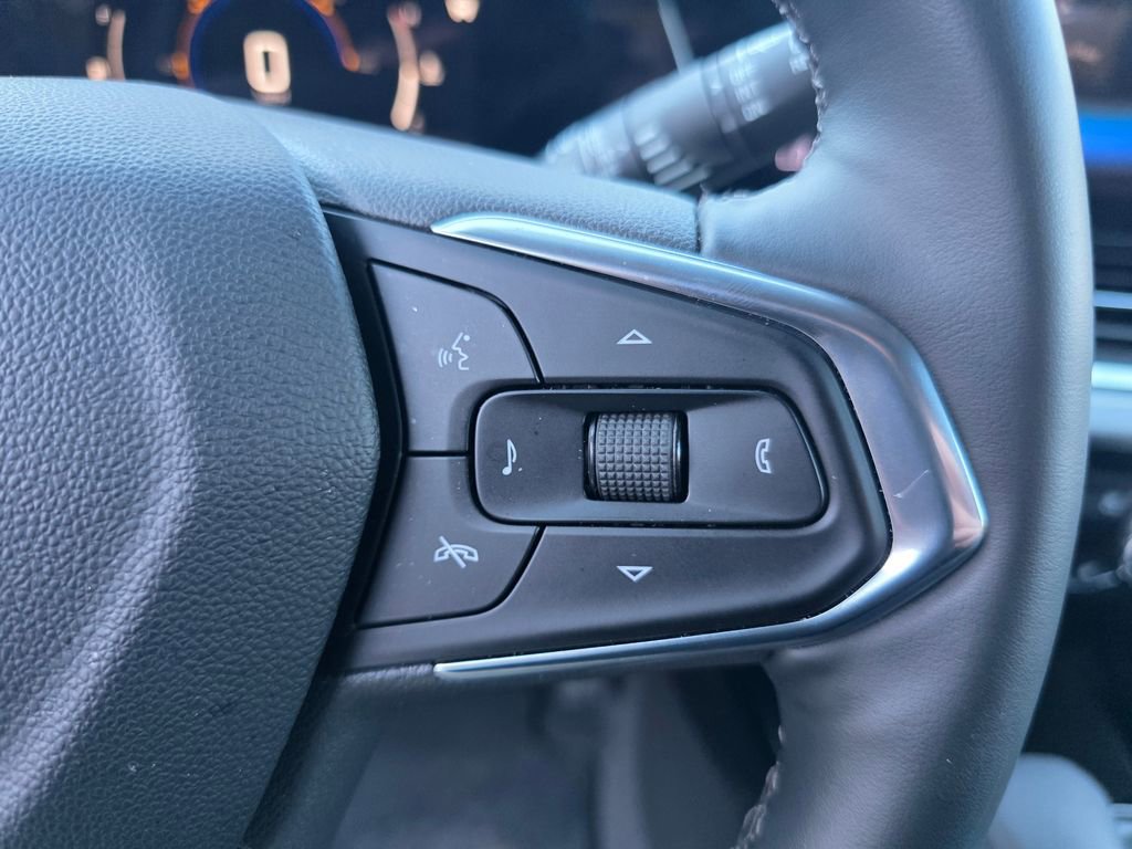 Certified 2025 Chevrolet Trax LT w/ LT Convenience Package image 23