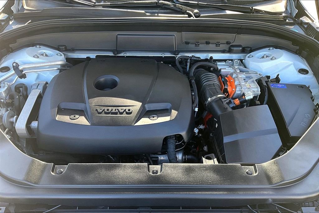 Used 2019 Volvo XC60 T8 R-Design w/ Advanced Package image 12