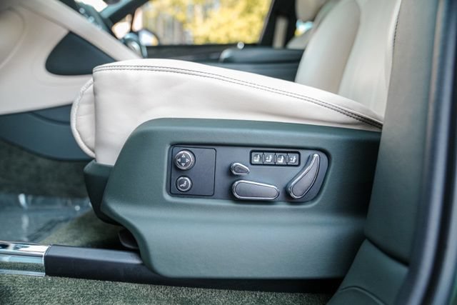 Used 2022 Bentley Bentayga AWD/4WD image 50