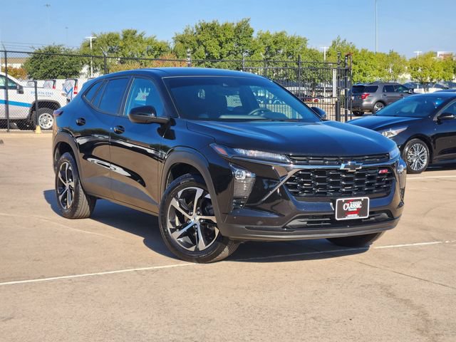 Used 2025 Chevrolet Trax RS w/ Driver Confidence Package FWD video 2