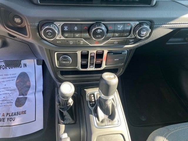 Certified 2025 Jeep Wrangler Unlimited Sahara AWD/4WD image 19