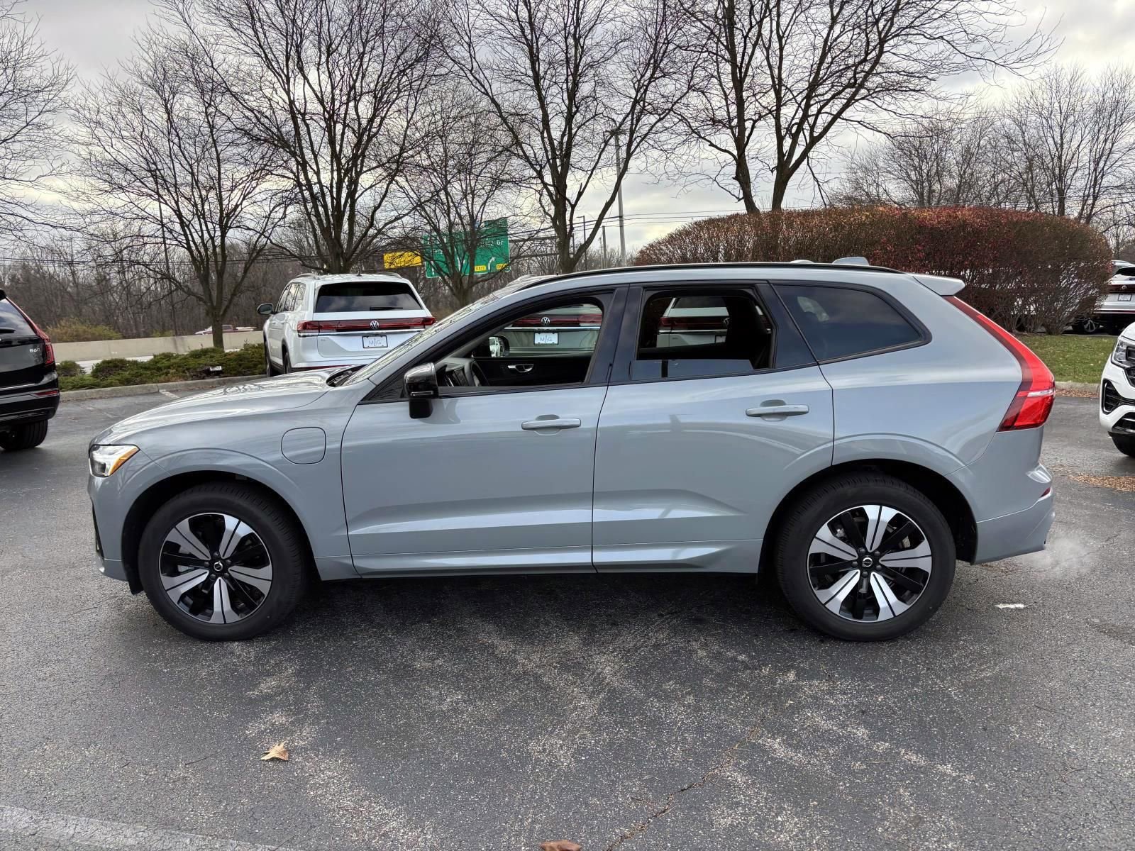 Used 2025 Volvo XC60 T8 Core w/ Protection Package Premier image 4