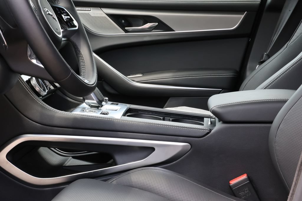 Certified 2026 Jaguar F-PACE R-Dynamic S AWD/4WD image 13