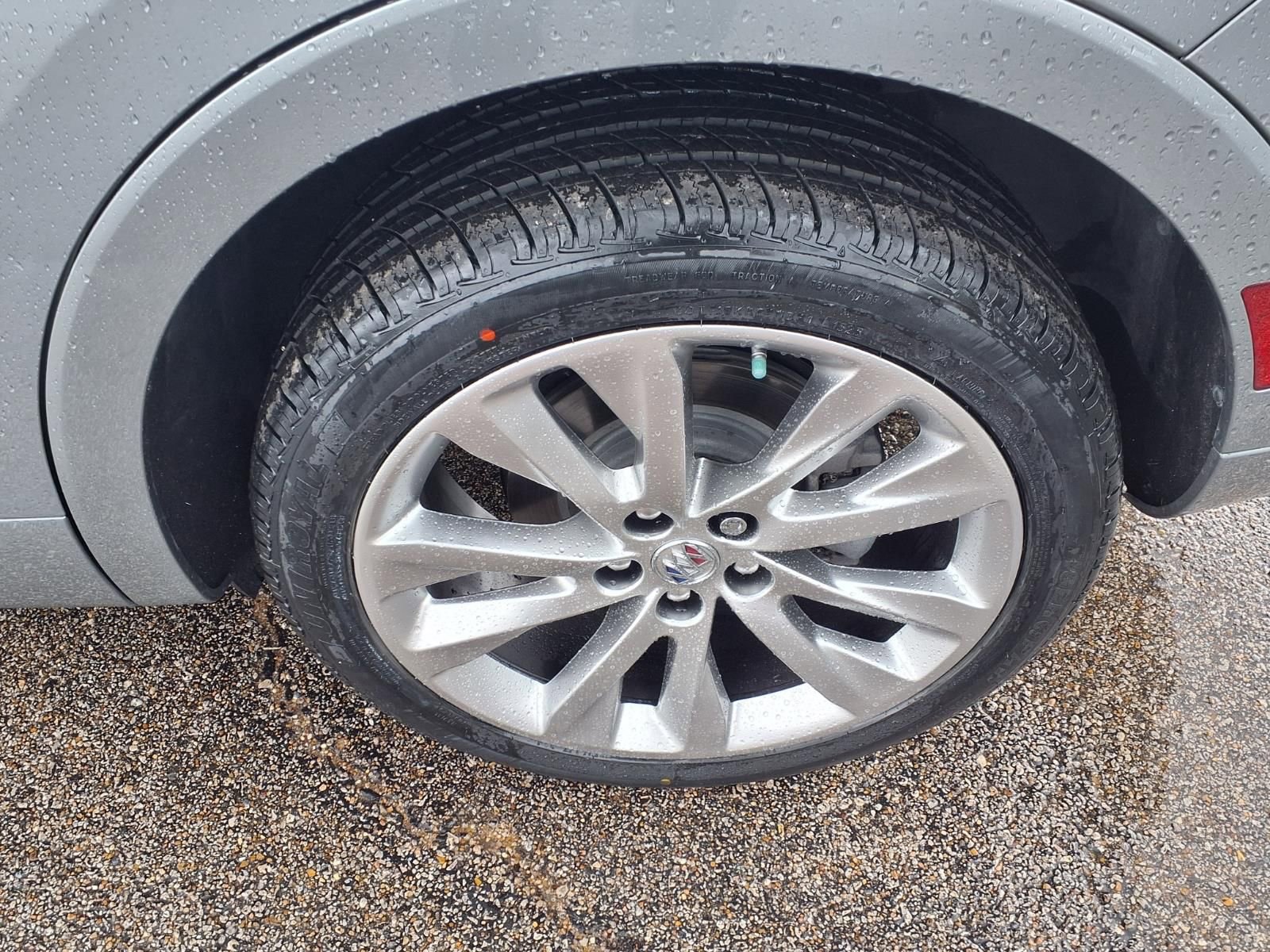 Certified 2023 Buick Envision Avenir image 25