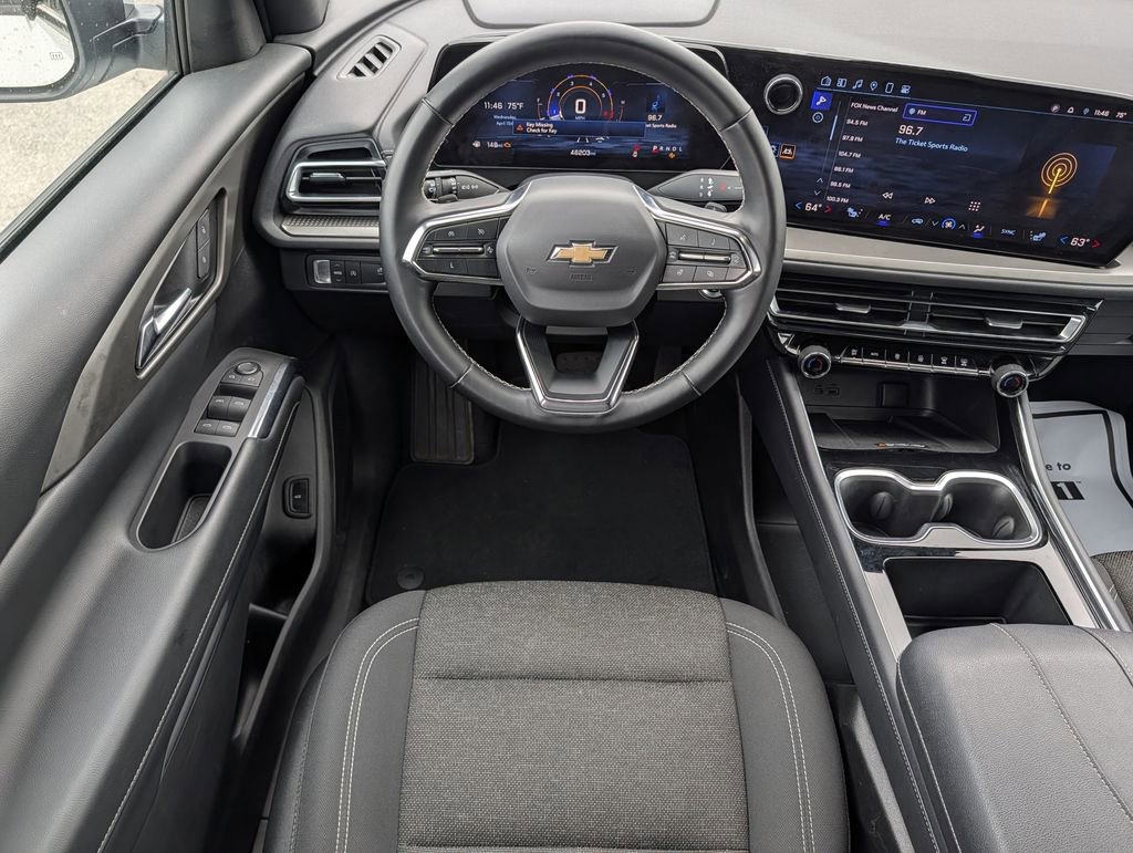 Used 2025 Chevrolet Traverse LT image 12