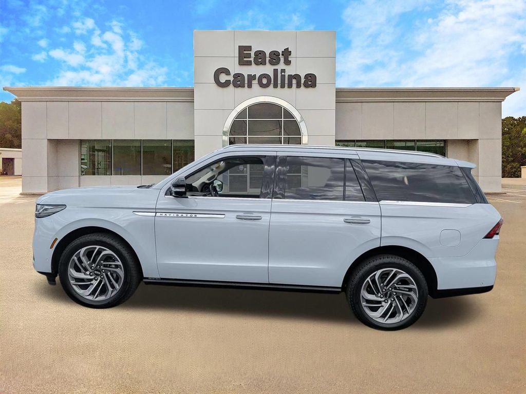 Used 2025 Lincoln Navigator Reserve AWD/4WD image 6