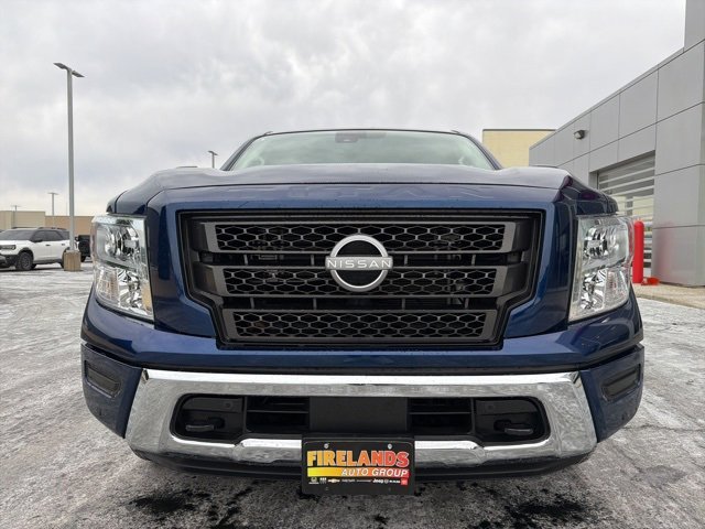 Used 2024 Nissan Titan SV w/ SV Convenience Package image 2