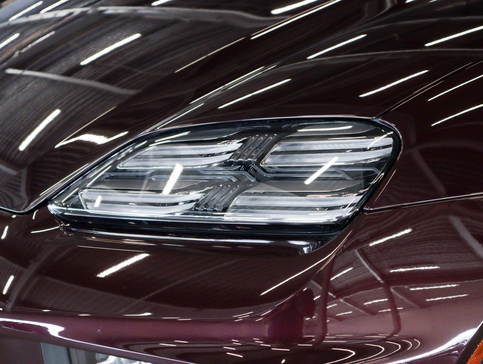 Used 2025 Porsche Macan Electric w/ Premium Package RWD image 30