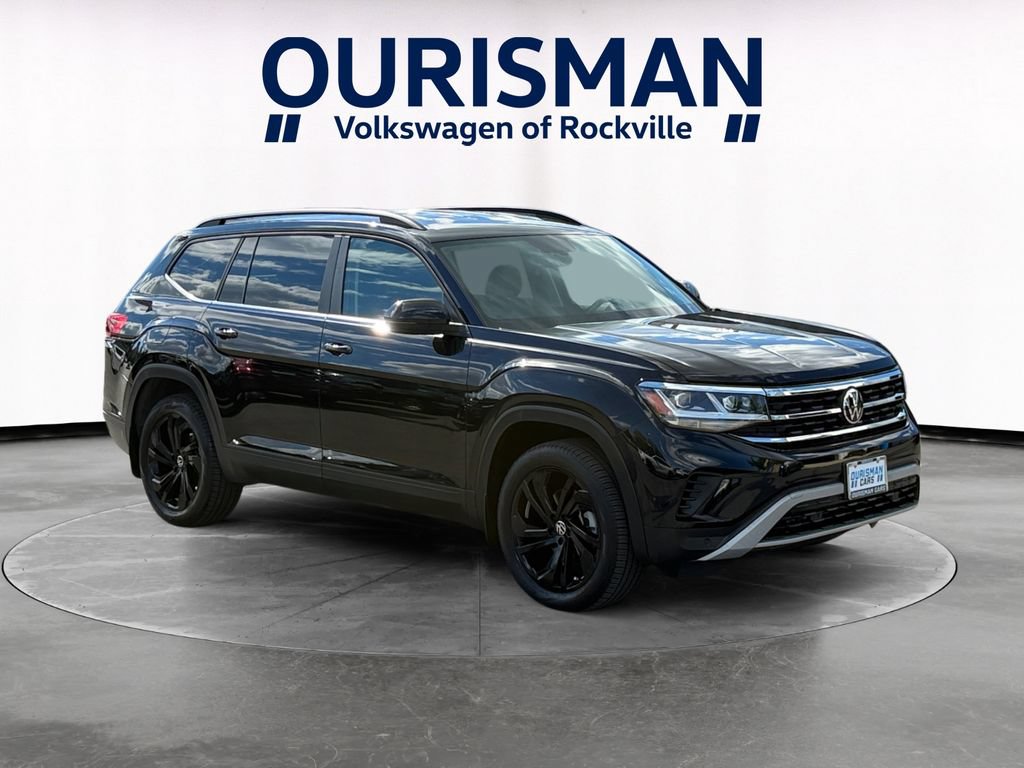 Used 2023 Volkswagen Atlas SE w/ Black Wheel Package
