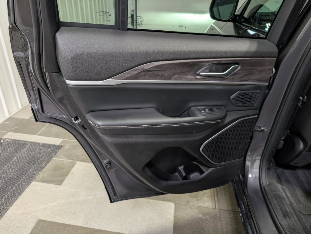 Used 2024 Jeep Grand Cherokee Limited 4xe AWD/4WD image 9