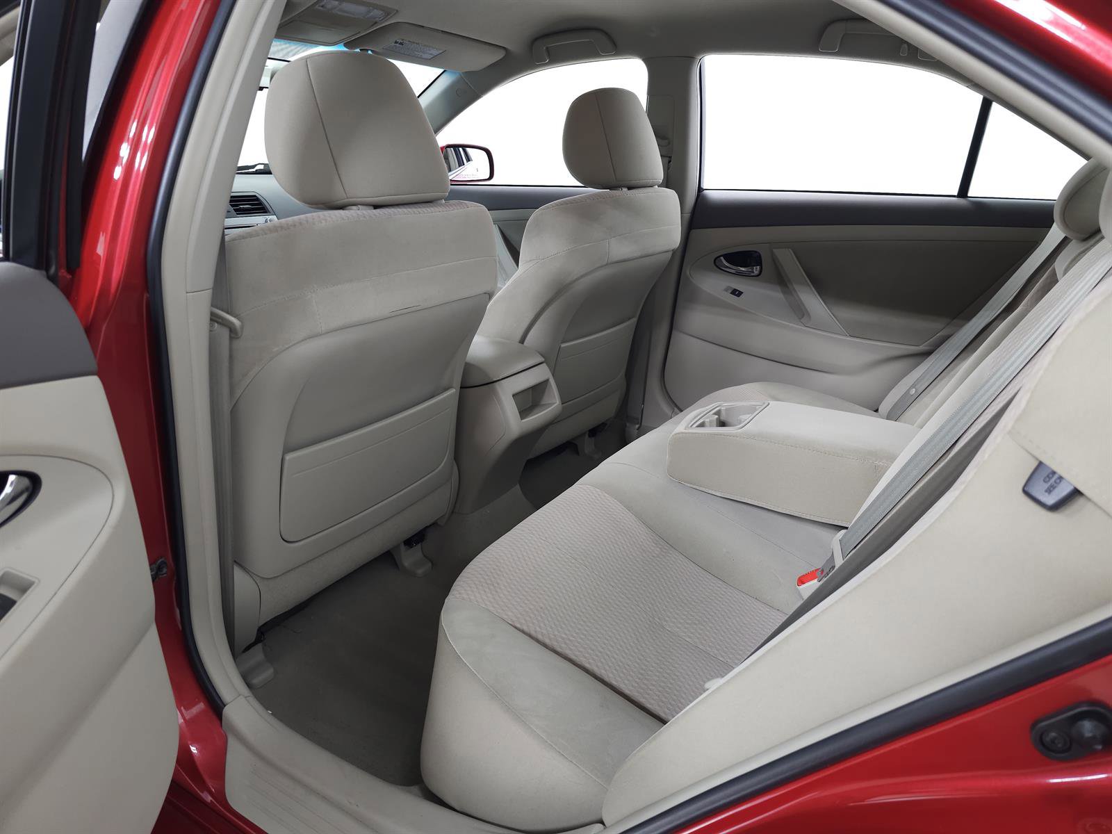 Used 2011 Toyota Camry LE image 21