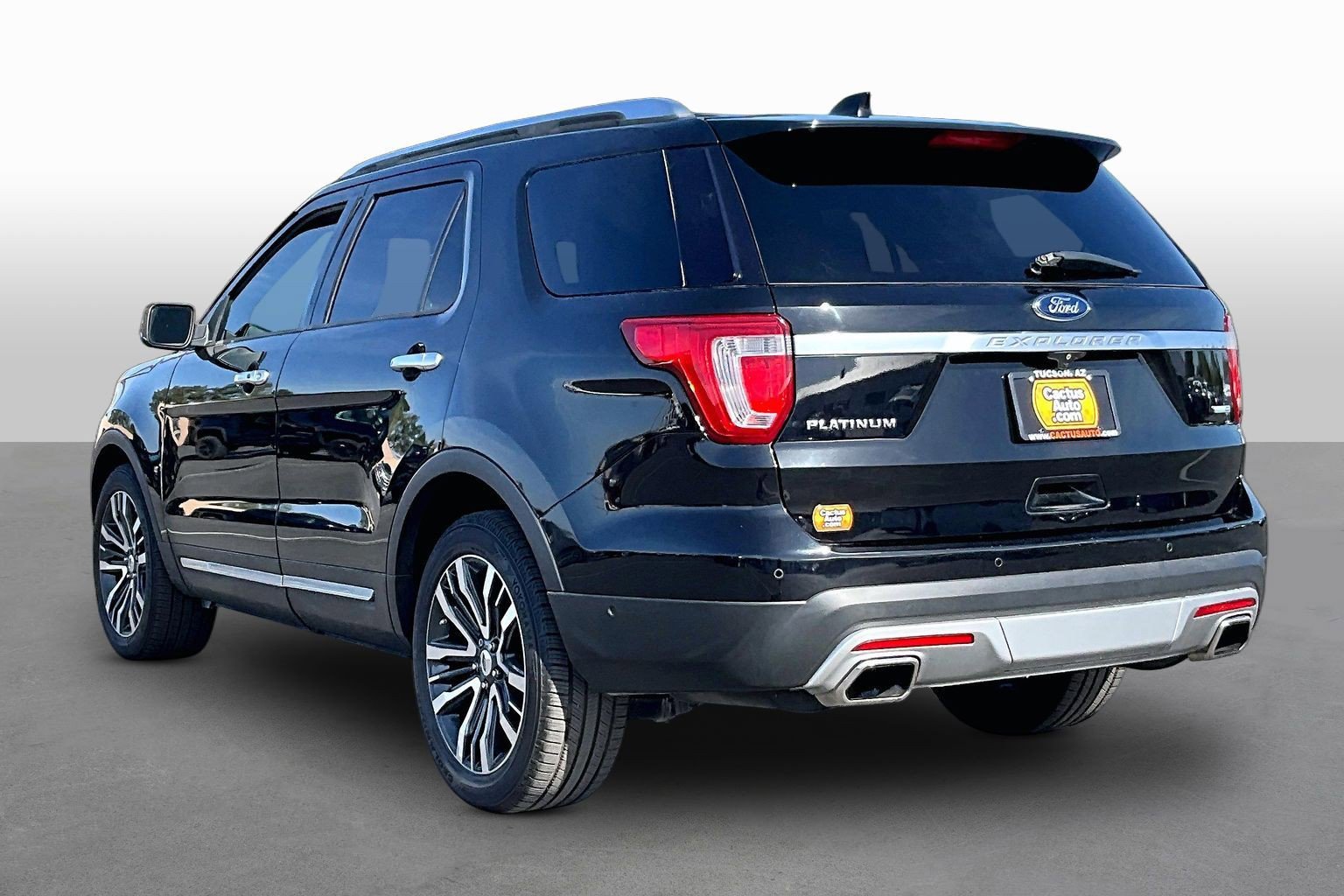 Used 2017 Ford Explorer Platinum AWD/4WD image 10