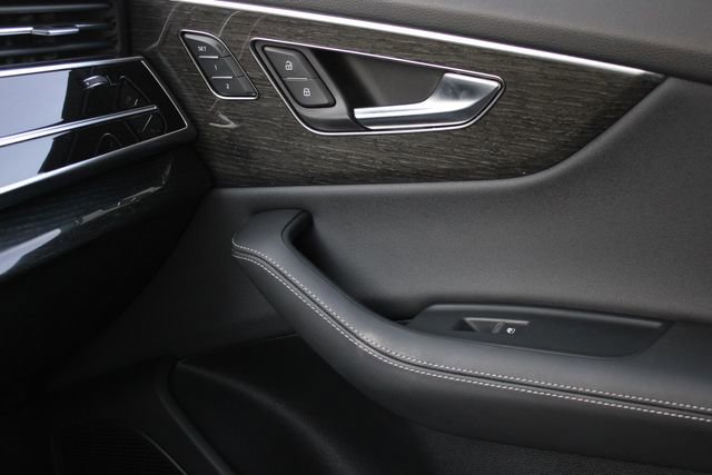 Used 2024 Audi Q8 Prestige w/ Prestige Package image 21