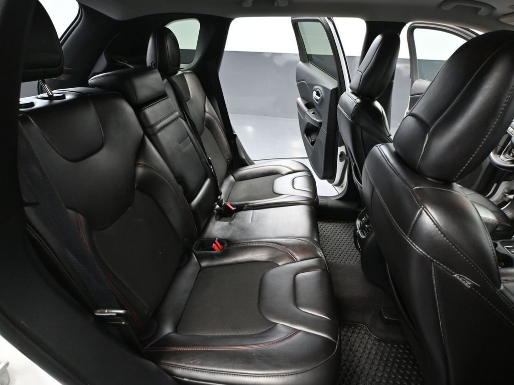 Used 2019 Jeep Cherokee Trailhawk image 40