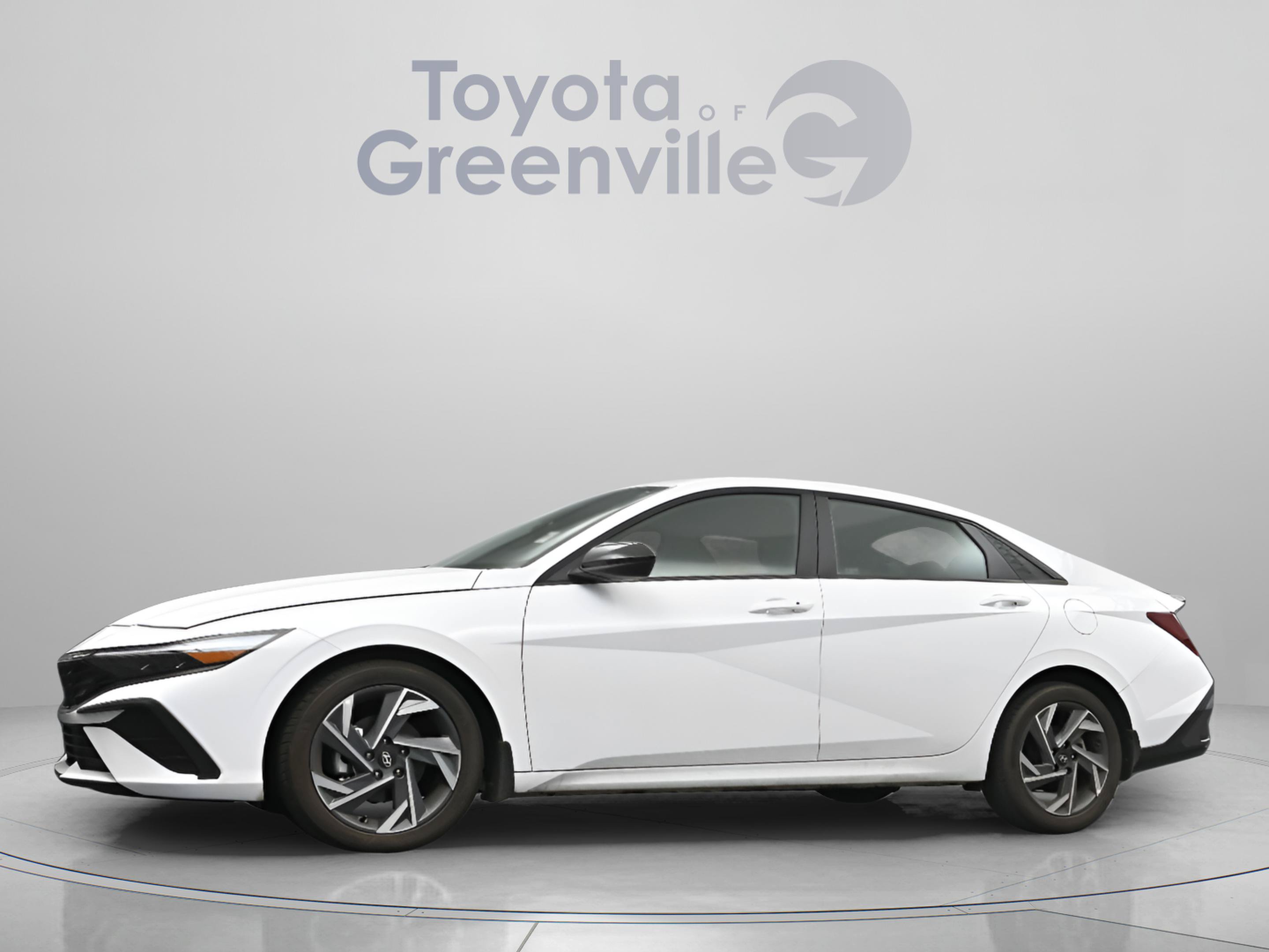 Used 2025 Hyundai Elantra Sport FWD image 2