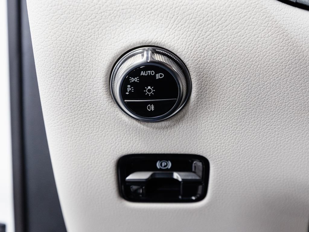 Used 2026 Mercedes-Benz GLC 350e 4MATIC image 10