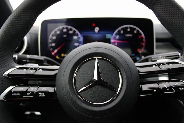 Used 2024 Mercedes-Benz C 300 4MATIC Sedan image 17