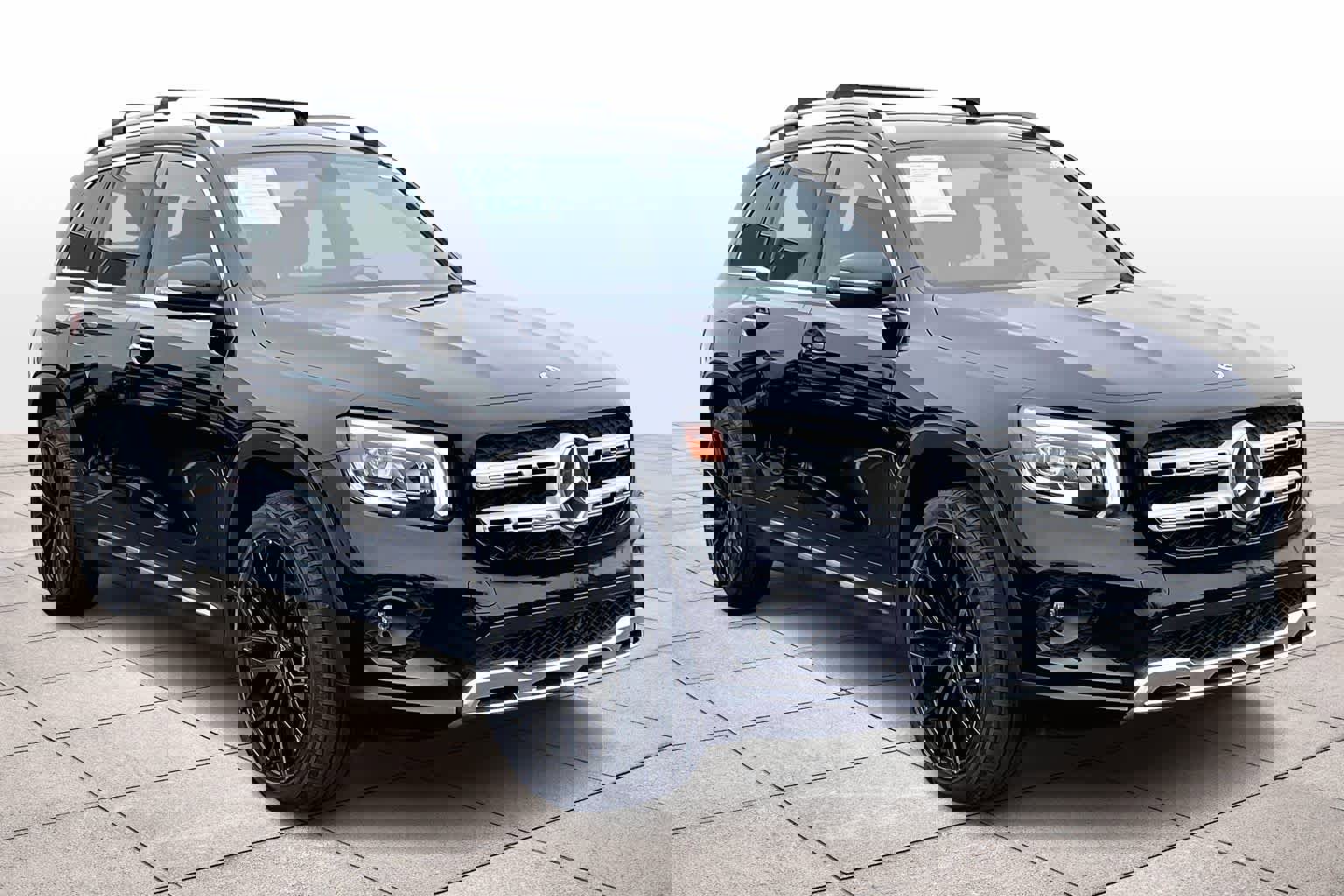 Used 2023 Mercedes-Benz GLB 250 image 2