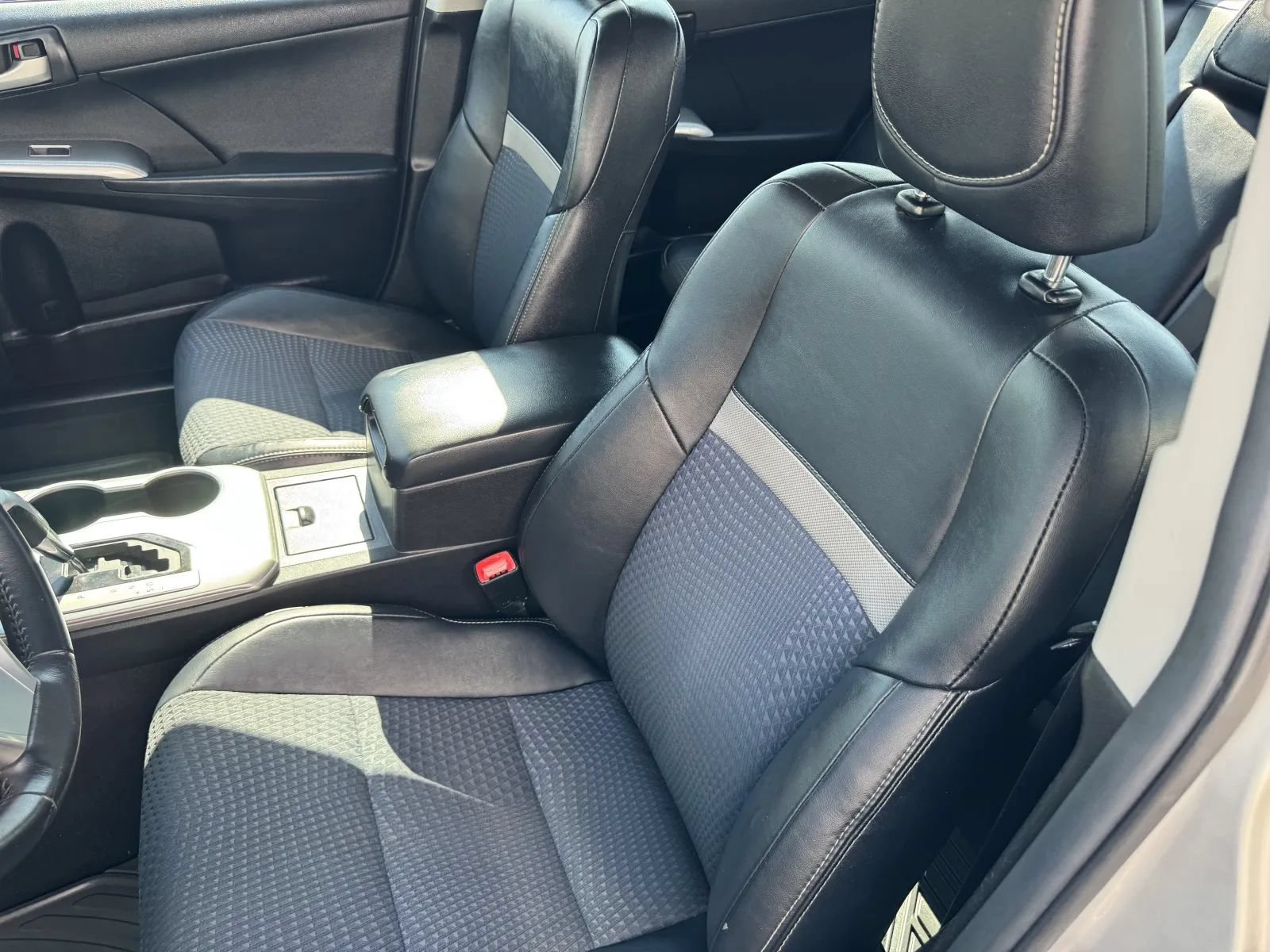 Used 2014 Toyota Camry SE FWD image 12