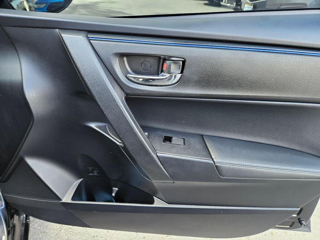 Used 2017 Toyota Corolla SE w/ Carpet Mat Package (TMS) image 13