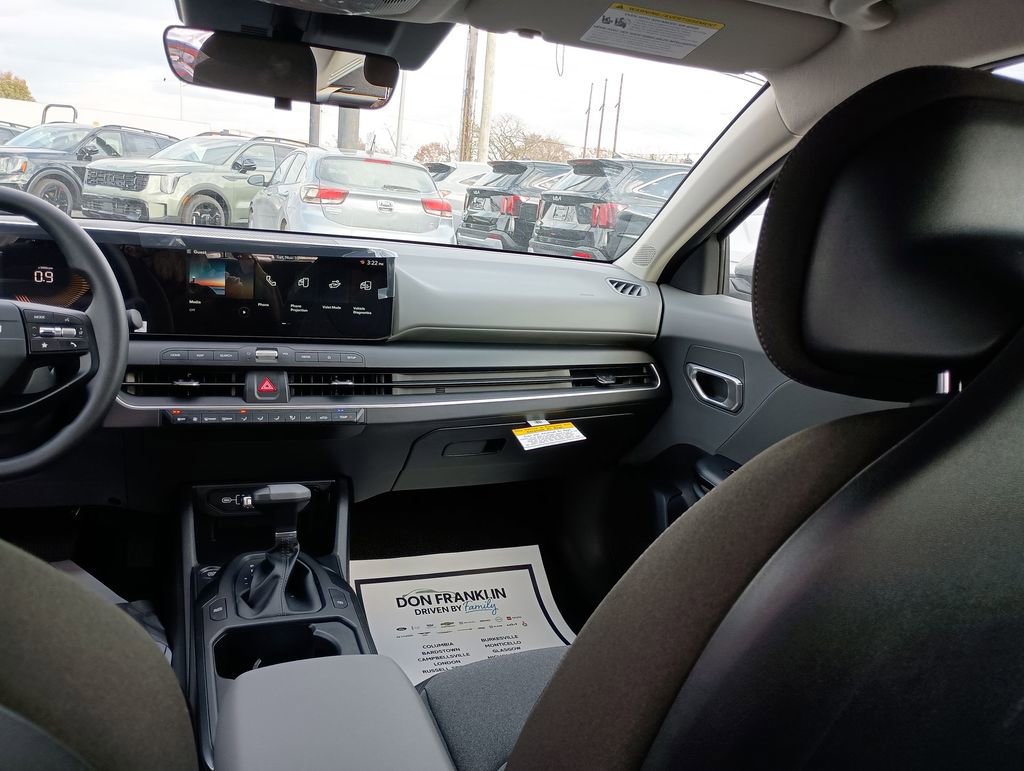 Used 2025 Kia K4 FWD image 11