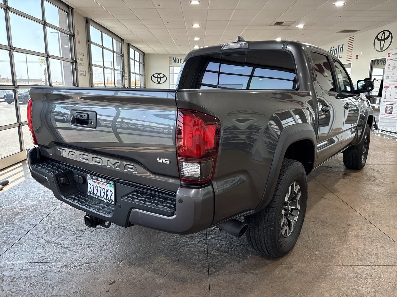 Used 2018 Toyota Tacoma TRD Off-Road w/ TRD Premium Off Road Package RWD image 2