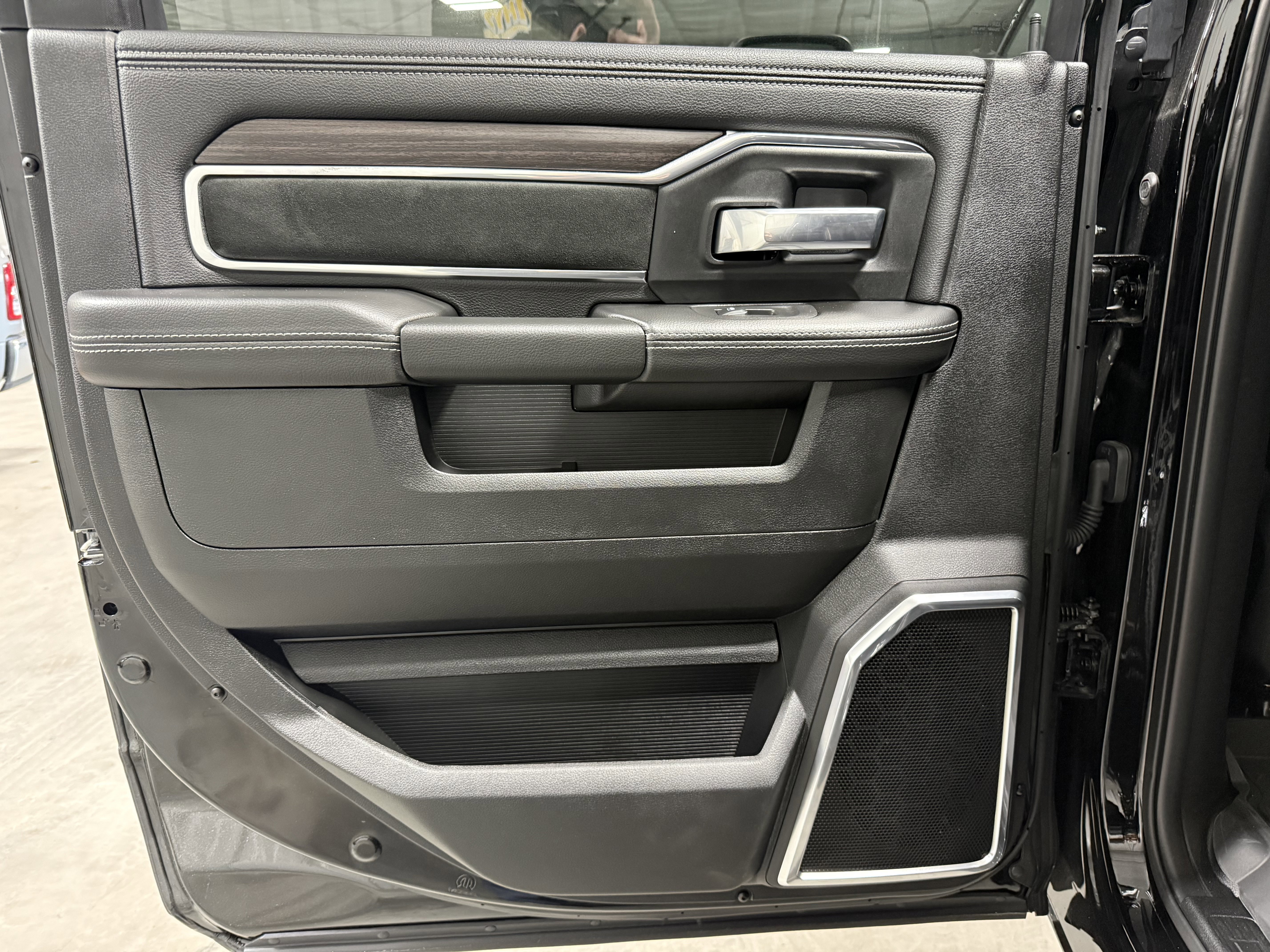 New 2026 RAM 2500 Laramie AWD/4WD image 18
