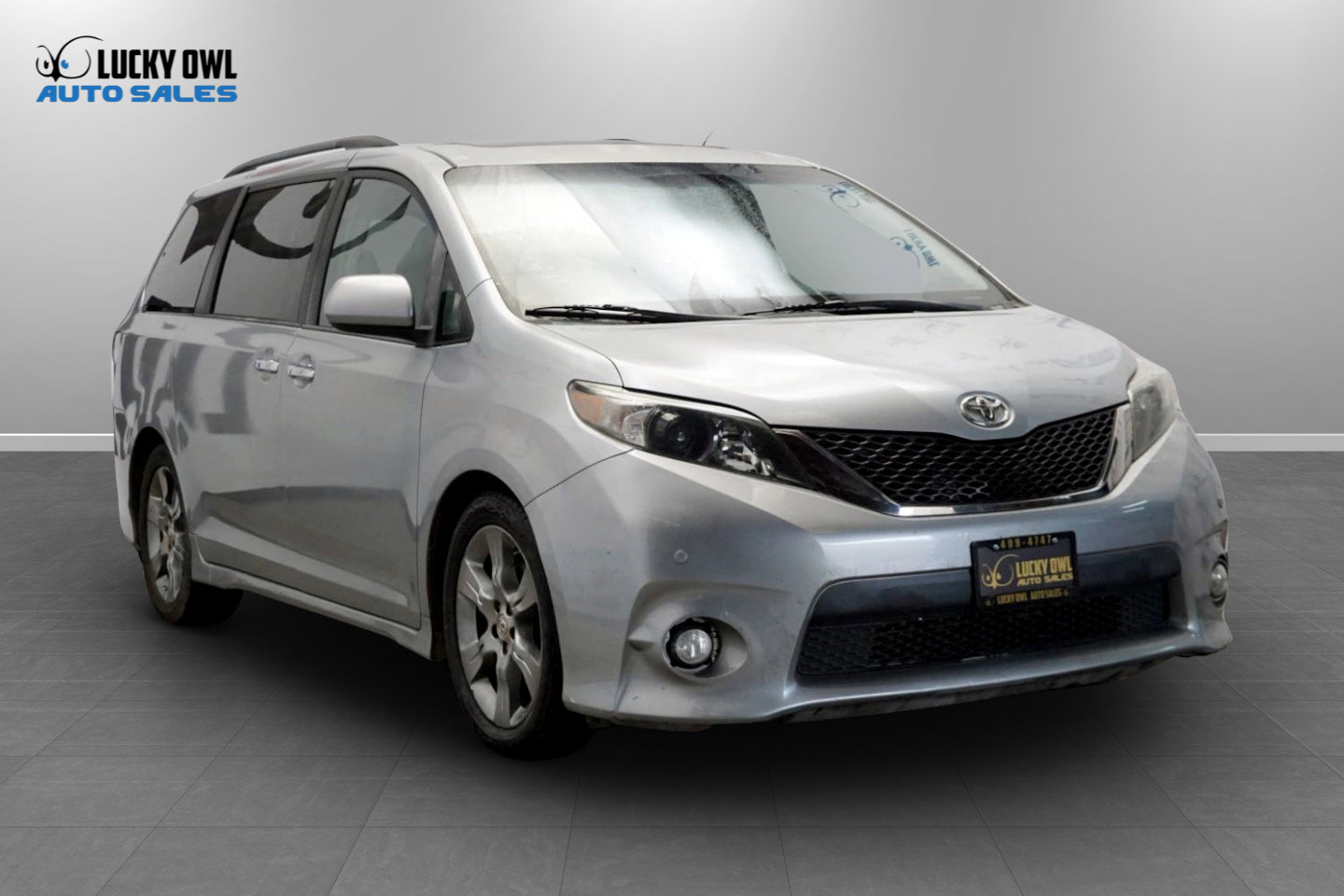 Used 2014 Toyota Sienna SE FWD image 3