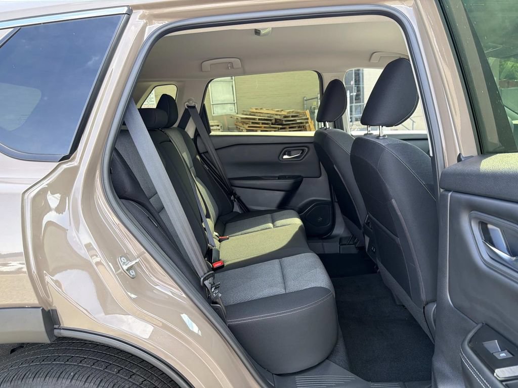 Certified 2024 Nissan Rogue SV AWD/4WD image 16