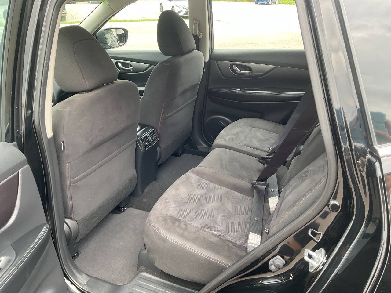 Used 2015 Nissan Rogue S AWD/4WD image 26
