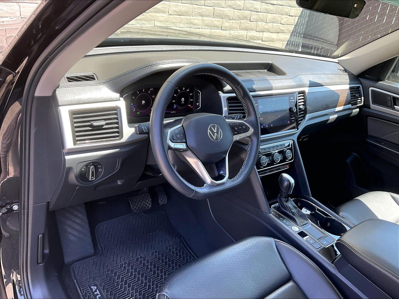 Certified 2022 Volkswagen Atlas SE w/ Panoramic Sunroof Package FWD image 14