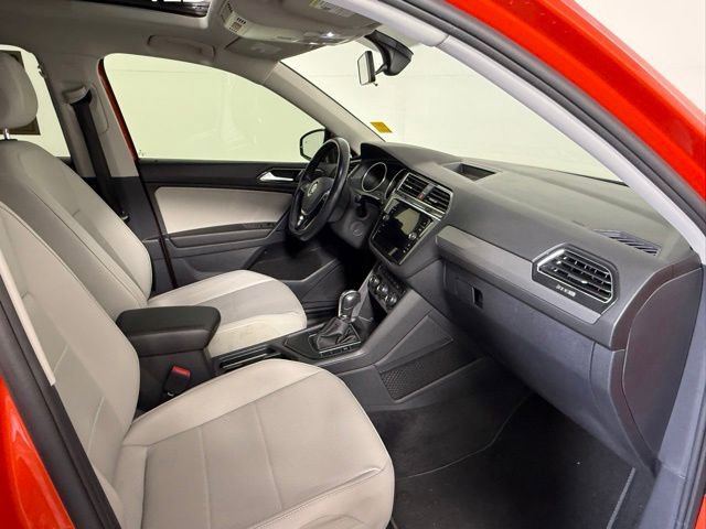 Used 2018 Volkswagen Tiguan SE w/ Panoramic Sunroof Package FWD image 48
