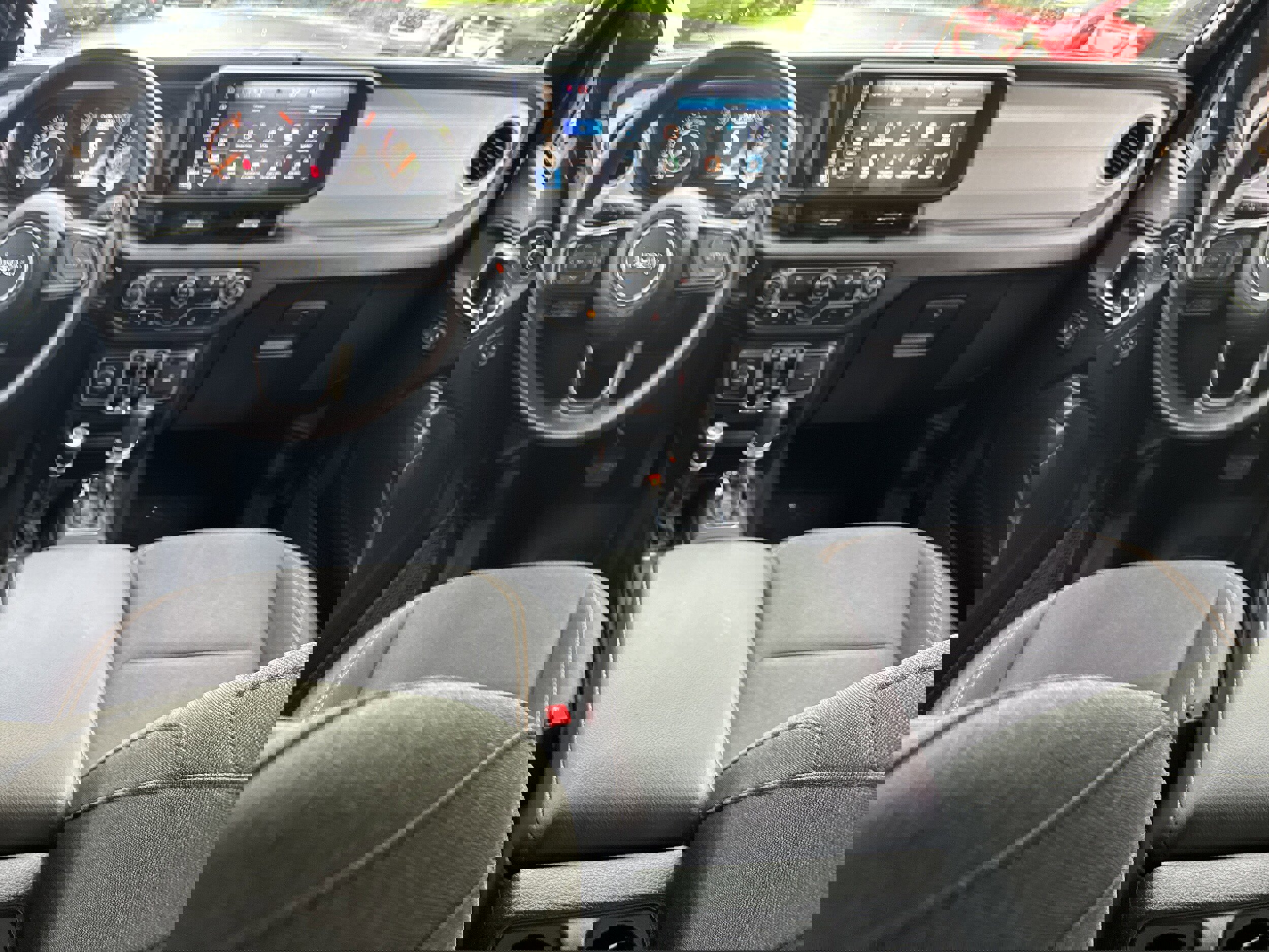 Used 2025 Jeep Gladiator Sport image 12