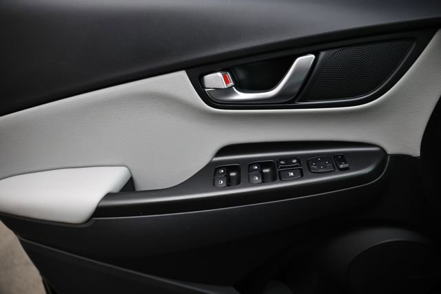 Used 2023 Hyundai Kona Limited image 15