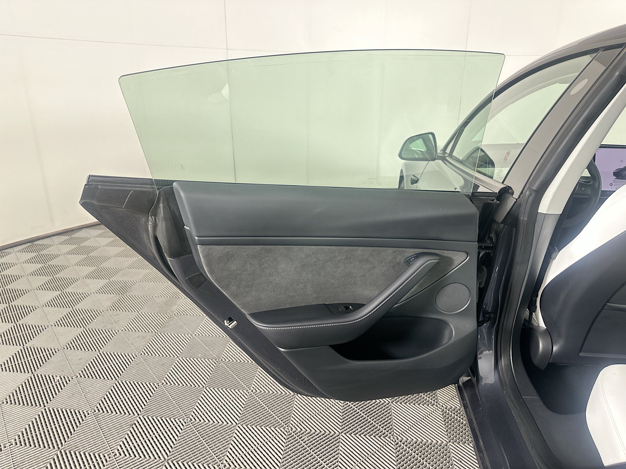 Used 2023 Tesla Model 3 Standard Range RWD image 25