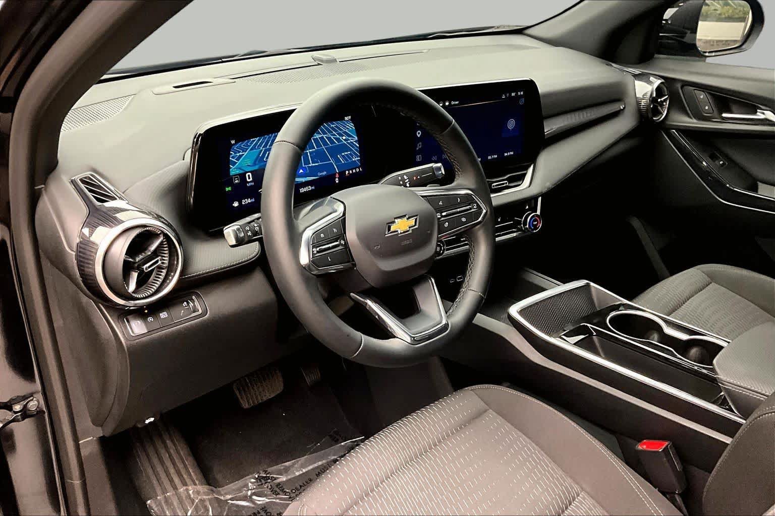 Used 2025 Chevrolet Equinox LT FWD image 16