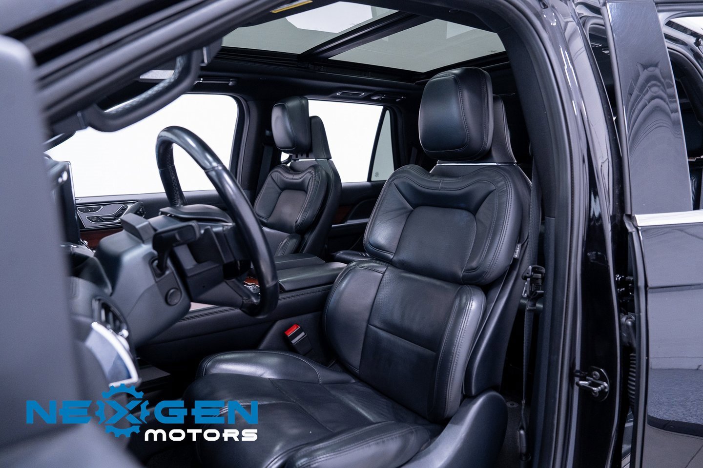 Used 2022 Lincoln Navigator Reserve image 26