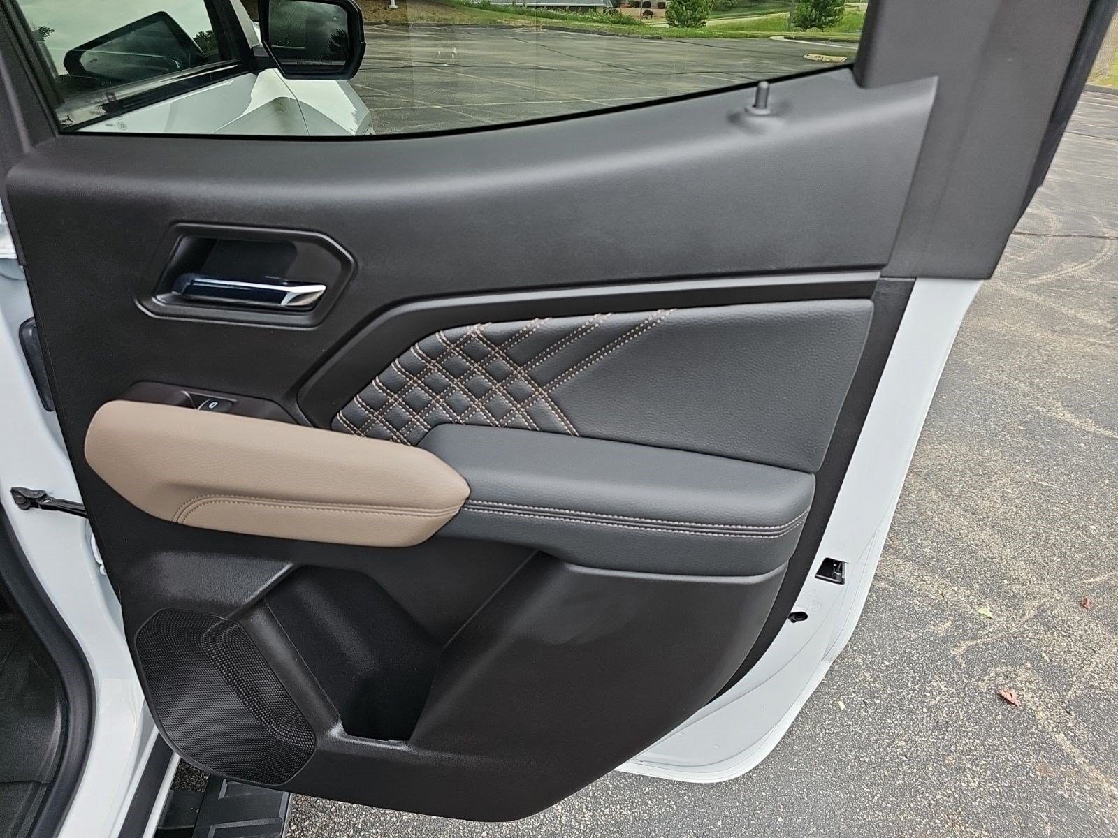 Used 2025 GMC Canyon Denali AWD/4WD image 17