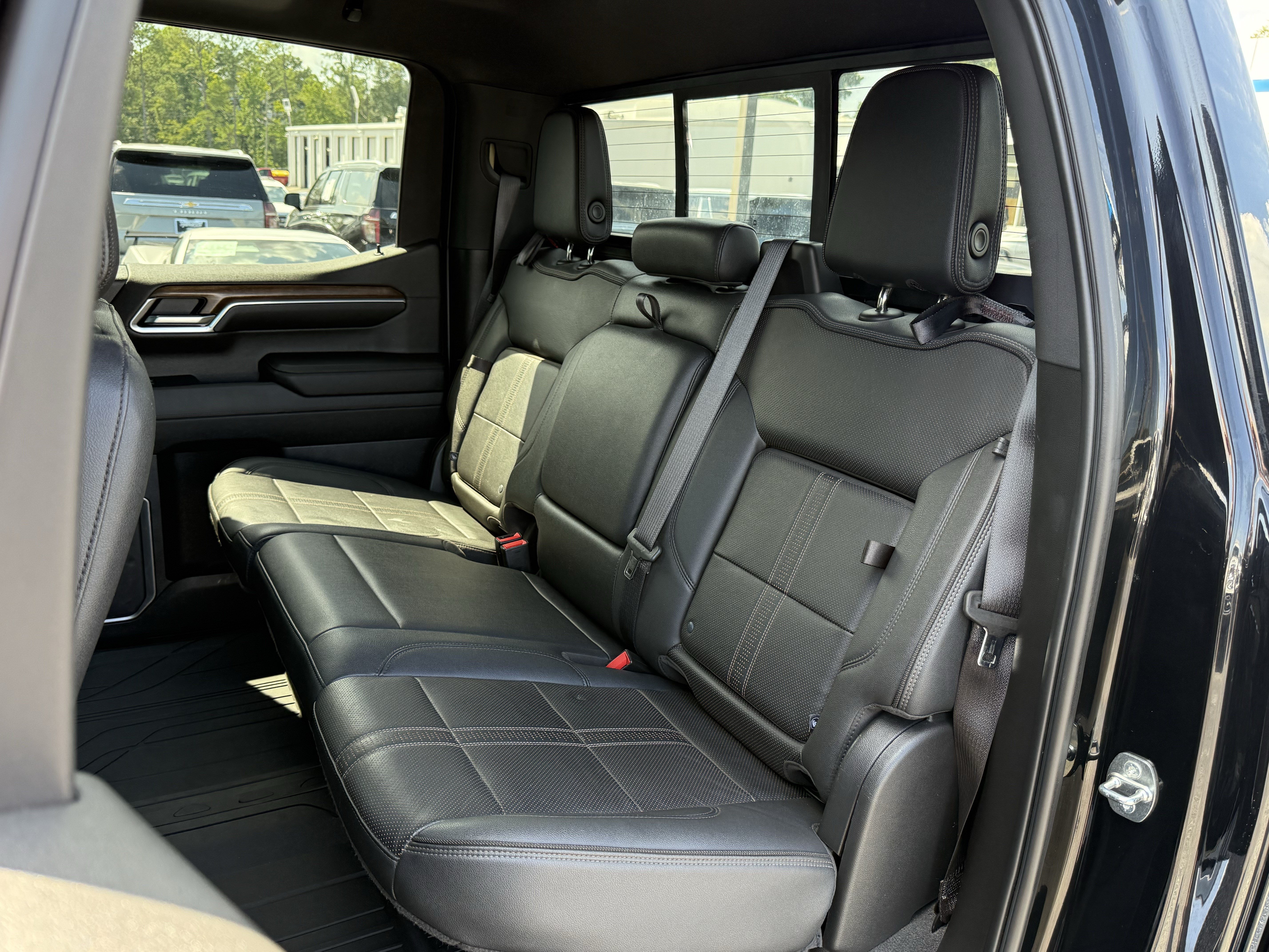 Used 2023 Chevrolet Silverado 1500 High Country w/ High Country Premium Package AWD/4WD image 35