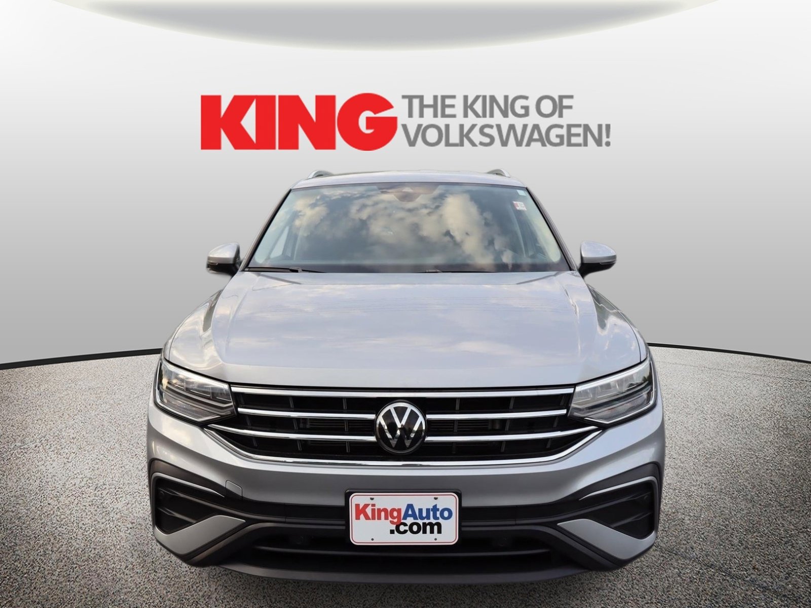 Certified 2024 Volkswagen Tiguan SE FWD image 9
