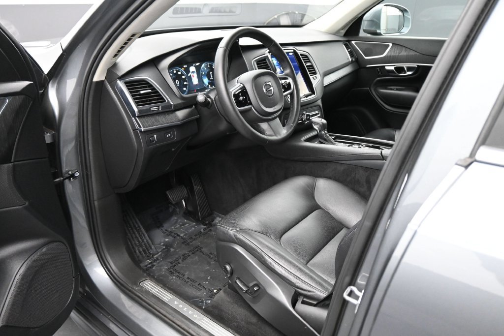 Used 2020 Volvo XC90 T6 Momentum AWD/4WD image 2